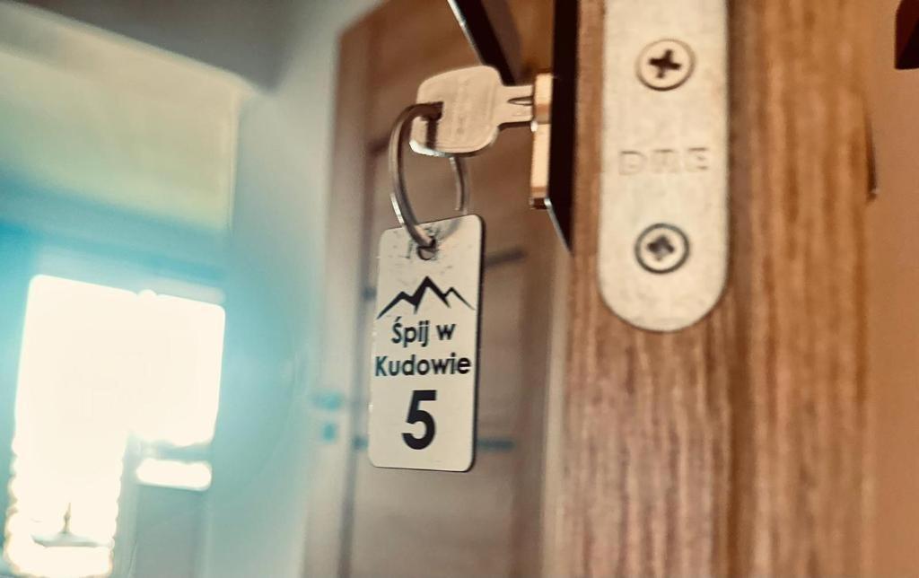 Spij W Kudowie Apartament I Pokoje Goscinne Kudowa-Zdrój Buitenkant foto